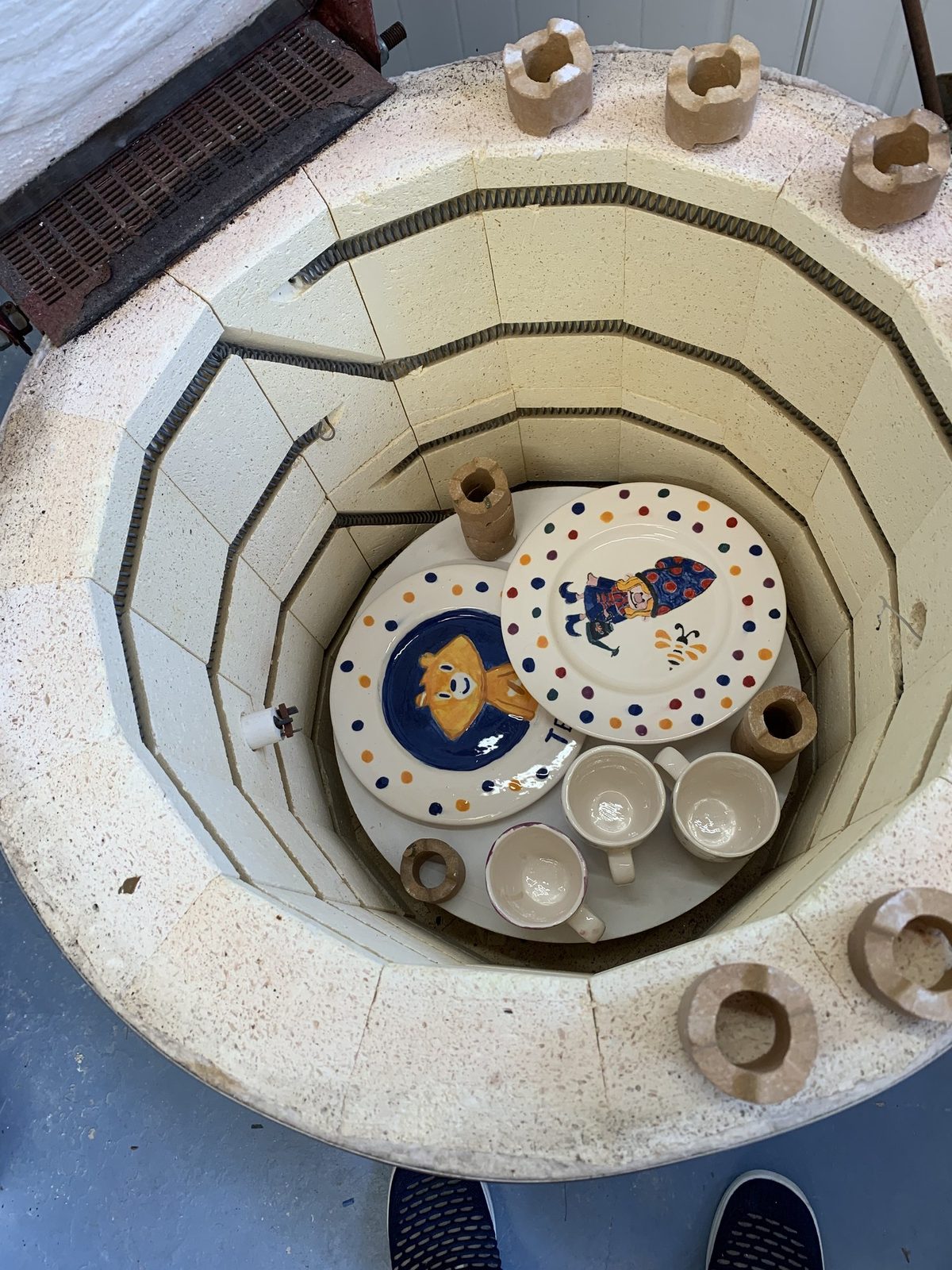 Pieces inside the kiln